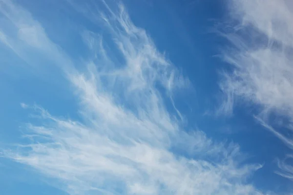 Fundo Ensolarado Céu Azul Com Nuvens Brancas Fundo Natural — Fotografia de Stock