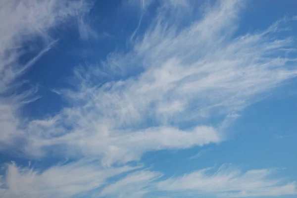 Zonnige Achtergrond Blauwe Lucht Met Witte Wolken Natuurlijke Achtergrond — Stockfoto