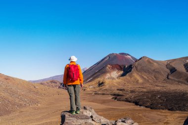 Tongariro Geçidi 'ndeki alışılmadık volkanik manzaralar, Tongariro Ulusal Parkı, Yeni Zelanda. Seyahat tutkusu konsepti
