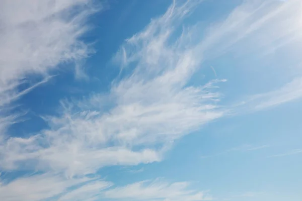 Fundo Ensolarado Céu Azul Com Nuvens Brancas Fundo Natural — Fotografia de Stock