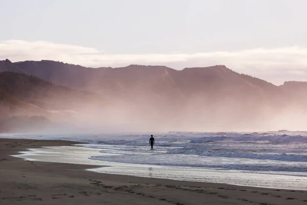 Surfer Ozeanstrand Neuseeland — Stockfoto