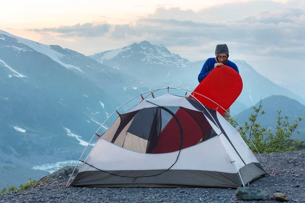 Caminhando Homem Nas Montanhas Canadenses Caminhada Atividade Recreação Popular América — Fotografia de Stock