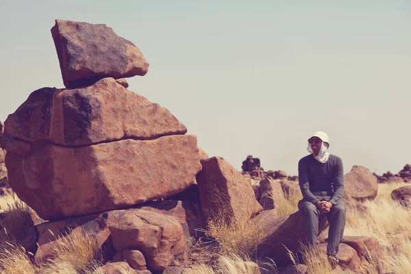 Toerist Ancient Giant Playground Labyrint Gestapelde Stenen Rotstuin Namibië Afrika — Stockfoto