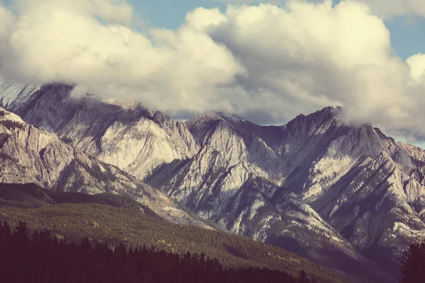 Pittoresca Vista Sulle Montagne Rocciose Canadesi Nella Stagione Estiva — Foto Stock