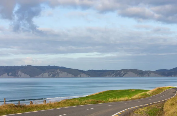 Дорога Вдоль Красивого Побережья Новой Зеландии — стоковое фото