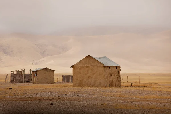 纳米比亚非洲沙漠中的真正茅屋 — 图库照片