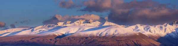 ニュージーランドの素晴らしい自然景観 日没時の山湖 — ストック写真