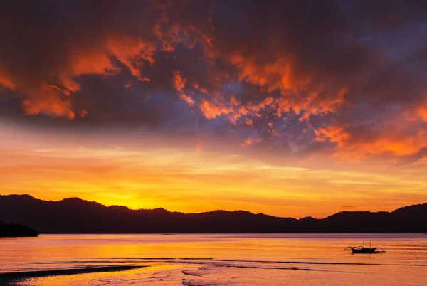 Gelassenheit Tropischer Sonnenuntergang Schönen Sandstrand — Stockfoto