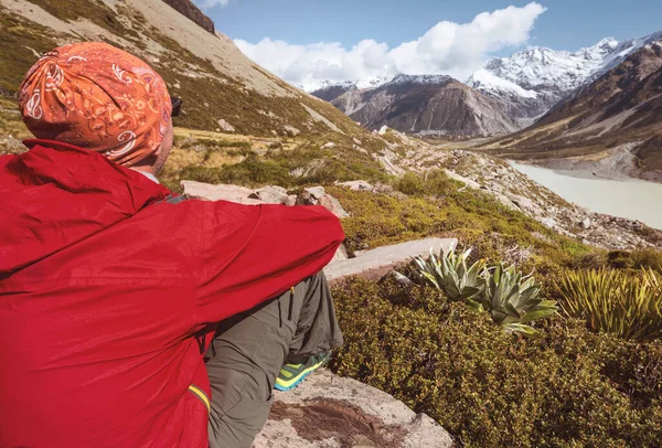 Wandelaar Prachtige Bergen Buurt Van Mount Cook Nieuw Zeeland Zuid — Stockfoto