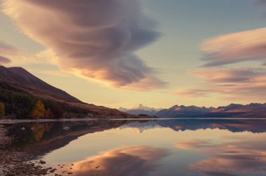 Yeni Zelanda 'daki görkemli Aoraki Dağı' nın manzarası.