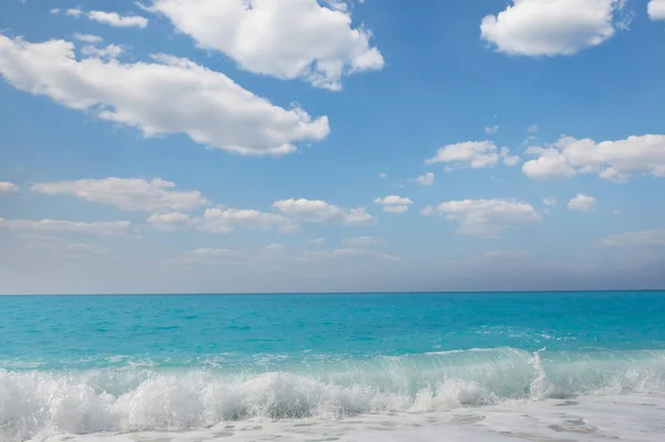 Prachtige Zee Golf Kiezelstrand Bij Zonsondergang Geweldige Vakantie Reis Achtergrond — Stockfoto