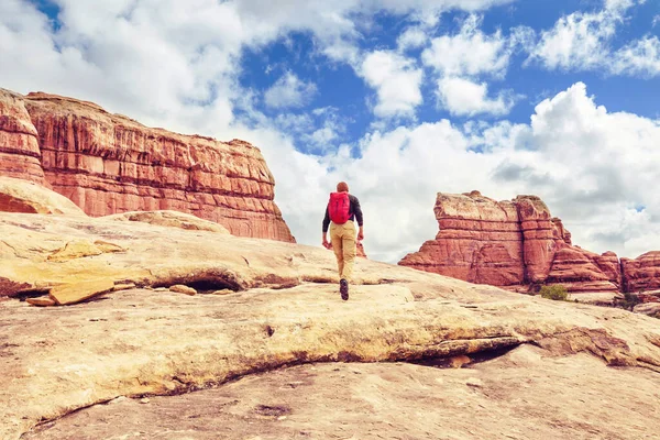 Vandra Utah Bergen Vandring Ovanliga Naturlandskap Fantastiska Former Sandsten Formationer — Stockfoto