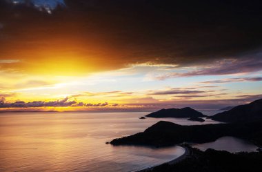 Türkiye 'nin güzel deniz kıyıları. Lycian yürüyüşü boyunca şaşırtıcı doğal manzaralar..