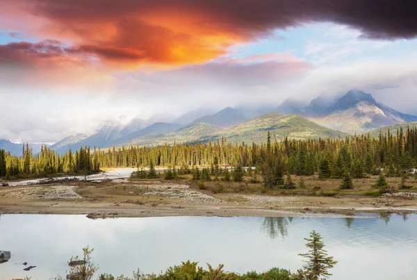 Vista Pitoresca Montanha Nas Montanhas Rochosas Canadenses Temporada Verão — Fotografia de Stock