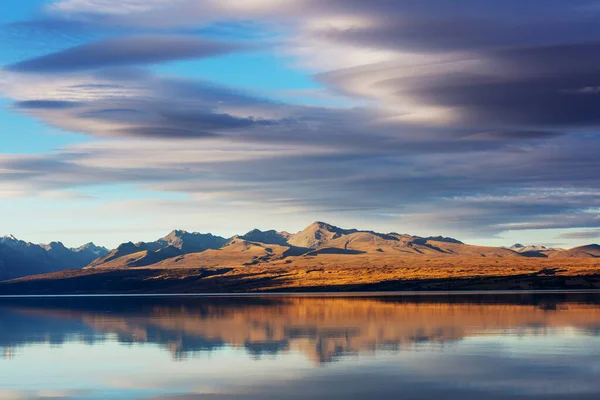 Καταπληκτικά Φυσικά Τοπία Στη Νέα Ζηλανδία Λίμνη Των Βουνών Ηλιοβασίλεμα — Φωτογραφία Αρχείου