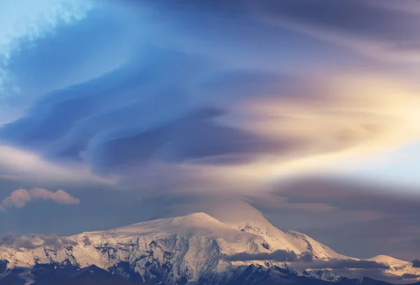 Незвичайні Грозові Хмари Над Вершиною Гори Національний Парк Заповідник Врангель — стокове фото