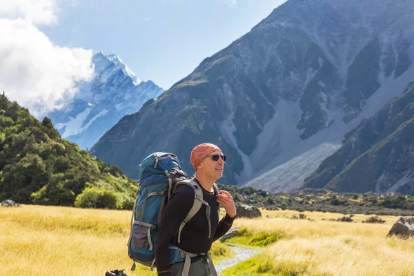 Turista Krásných Horách Blízkosti Mount Cook Nový Zéland Jižní Ostrov — Stock fotografie