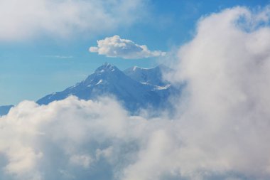 Bolivya altiplanosundaki alışılmadık dağlar Güney Amerika 'yı geziyor.