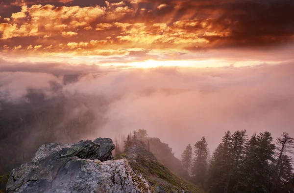 Puesta Sol Escénica Las Montañas Temporada Otoño —  Fotos de Stock