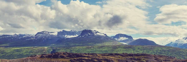 Pintorescas Montañas Alaska Verano Macizos Cubiertos Nieve Glaciares Picos Rocosos — Foto de Stock