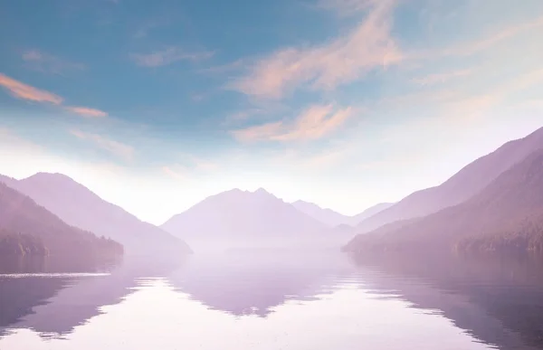 Lago Serenidad Las Montañas Temporada Verano Hermosos Paisajes Naturales —  Fotos de Stock