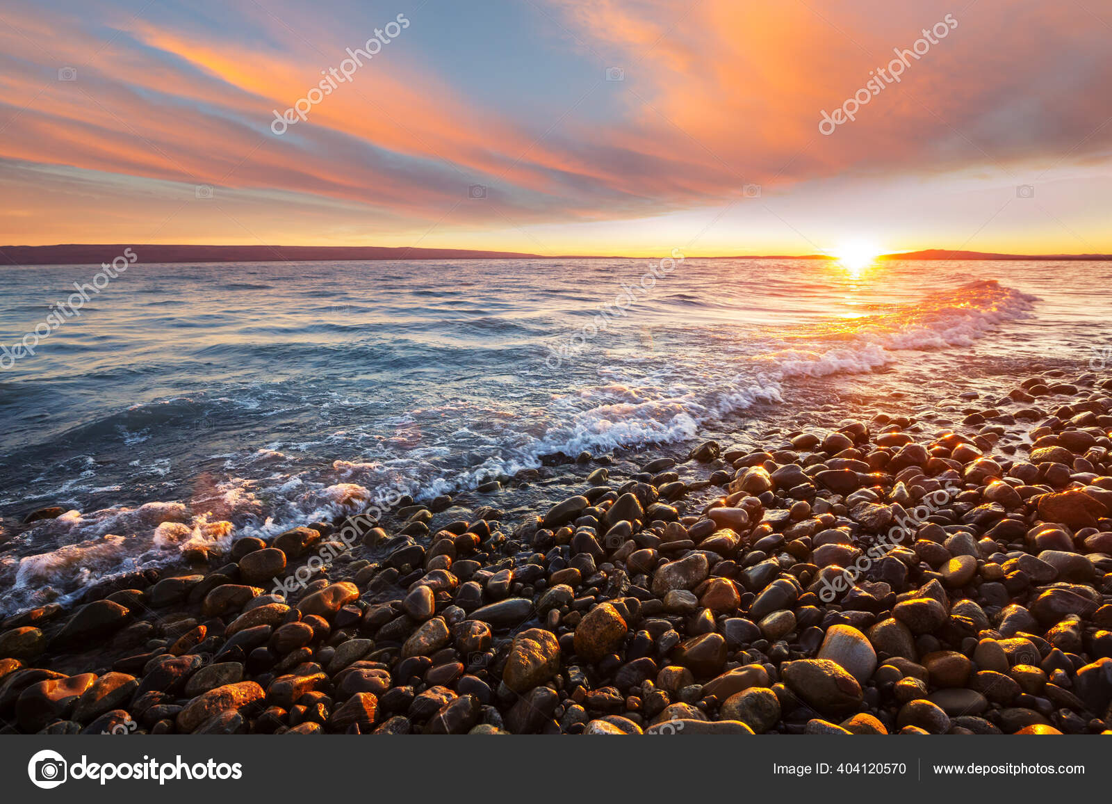 海の海岸での景色のカラフルな夕日 壁紙や背景画像に適しています 美しい自然景観 ストック写真 C Kamchatka