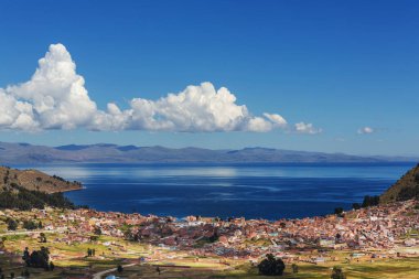 Bolivya 'daki güzel Titicaca Gölü