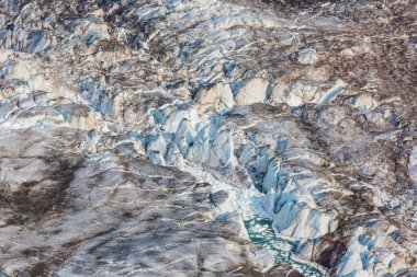 Yüksek dağlardaki dev buzullar