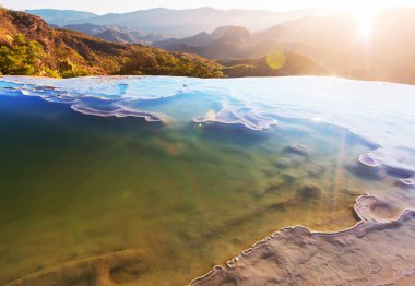 Hierve el Agua, Meksika 'nın Oaxaca eyaletindeki doğal kaplıcalar.