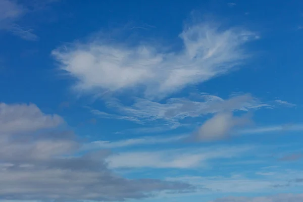 Fondo Soleado Cielo Azul Con Nubes Blancas Fondo Natural —  Fotos de Stock