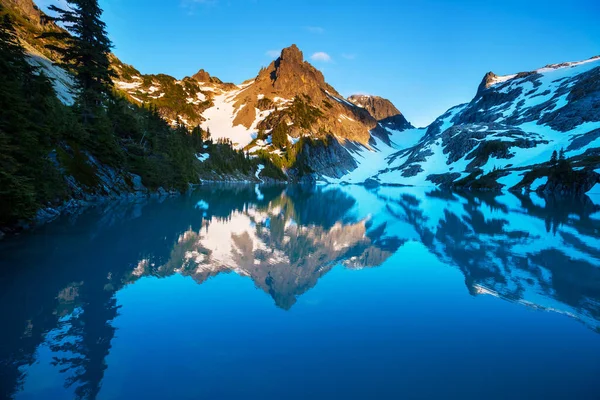 Lac Sérénité Dans Les Montagnes Saison Estivale Beaux Paysages Naturels — Photo