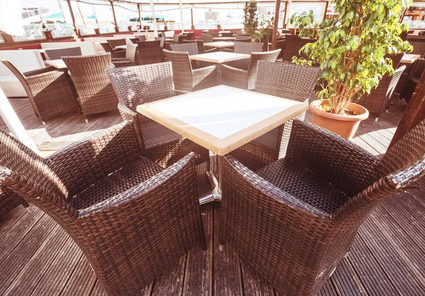 Lokantanın içi kahverengi renkte.