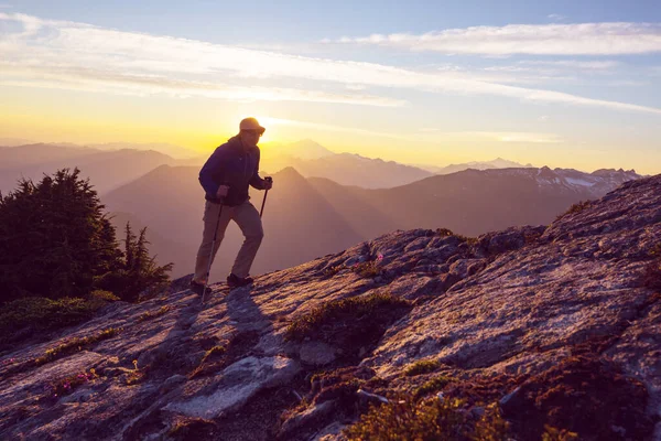 Backpacker Wandeling Hoge Bergen — Stockfoto