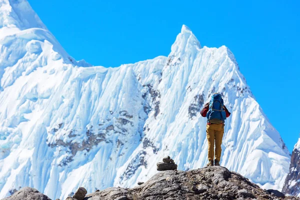 Escalada Altas Montañas Nevadas —  Fotos de Stock