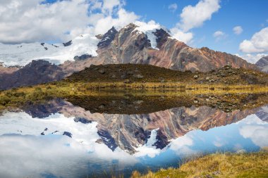 Cordillera Blanca, Peru, Güney Amerika 'daki güzel dağ manzaraları