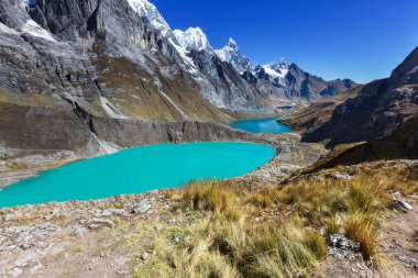 Cordillera Huayhuash, Peru 'daki üç göl.