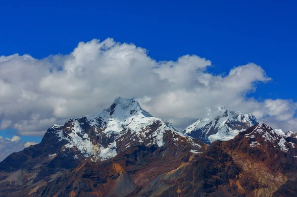 Cordillera Blanca, Peru, Güney Amerika 'daki güzel dağ manzaraları