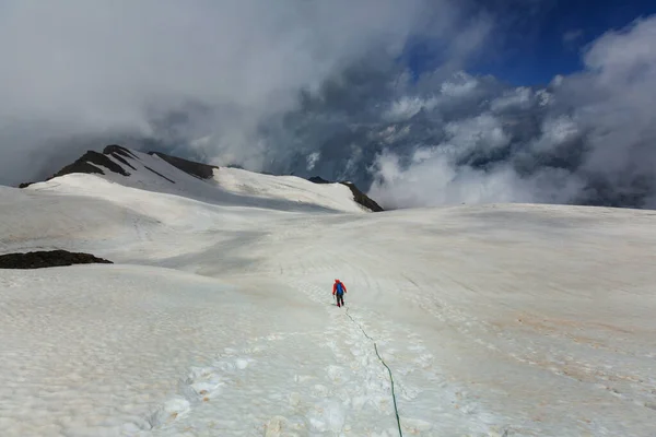 Subida Altas Montanhas Nevadas — Fotografia de Stock