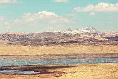 And Dağları 'nın yüksek manzarası, Huaraz, Peru yakınlarında.