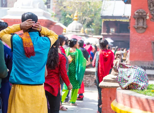 尼泊尔人民在尼泊尔Kathmandy庙宇举行的传统宗教仪式 — 图库照片