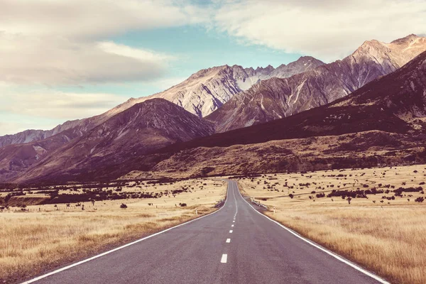 Yeni Zelanda Daki Dağlar Boyunca Manzaralı Yol — Stok fotoğraf