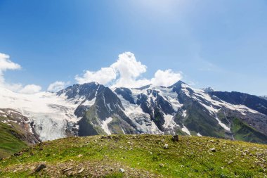 Georgia, Svaneti 'nin güzel dağ manzarası.