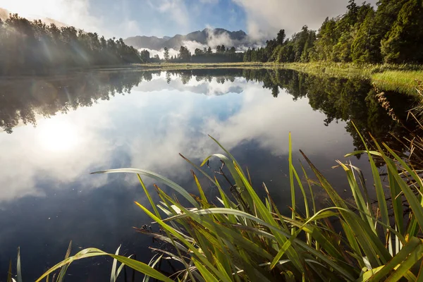 Prachtige Natuurlijke Landschappen Cook Reflectie Lake Matheson South Island Nieuw — Stockfoto
