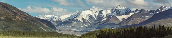 Alaszka Festői Hegyei Nyáron Hóval Borított Tömegek Gleccserek Sziklás Csúcsok — Stock Fotó