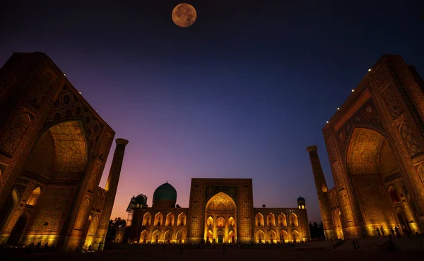 Registan Square Samarkandu Madrasah Noci Světlem — Stock fotografie