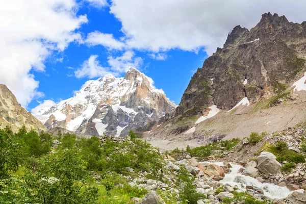 Famoso Pico Ushba Montanhas Cáucaso Svaneti — Fotografia de Stock