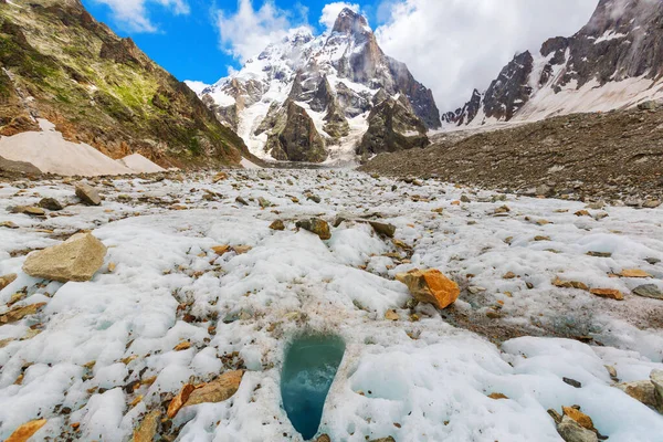 高加索山脉著名的乌什巴峰 Svaneti — 图库照片