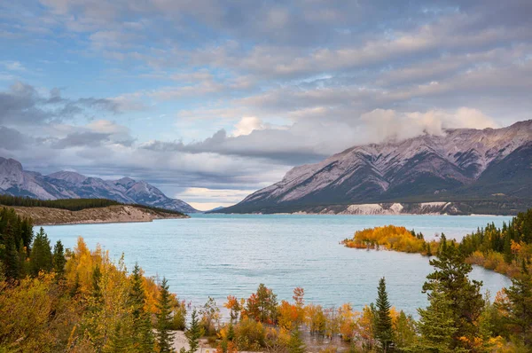 Όμορφη Φθινοπωρινή Εποχή Στα Βουνά Του Καναδά Υπόβαθρο Πτώσης — Φωτογραφία Αρχείου