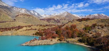 Dağlarda renkli sonbahar mevsimi