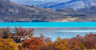 Dağlarda renkli sonbahar mevsimi